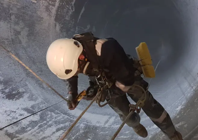 Silo, Tanks and Vessel Cleaning in Confined Spaces Silo, Tanks and Vessel Cleaning in Confined Spaces